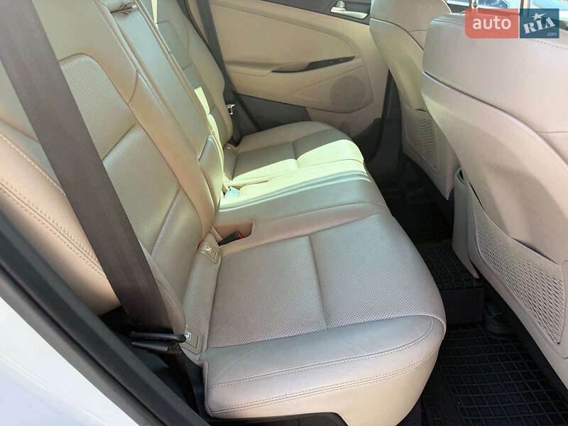 Позашляховик / Кросовер Hyundai Tucson 2016 в Одесі