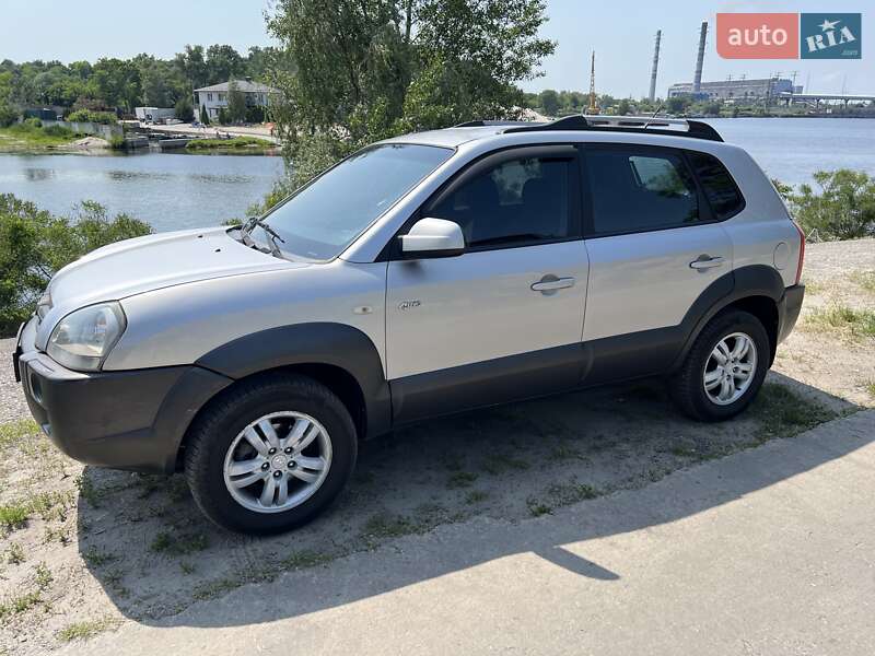 Внедорожник / Кроссовер Hyundai Tucson 2006 в 
