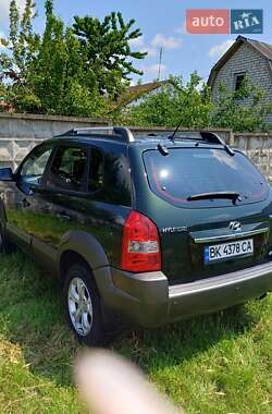 Внедорожник / Кроссовер Hyundai Tucson 2008 в 