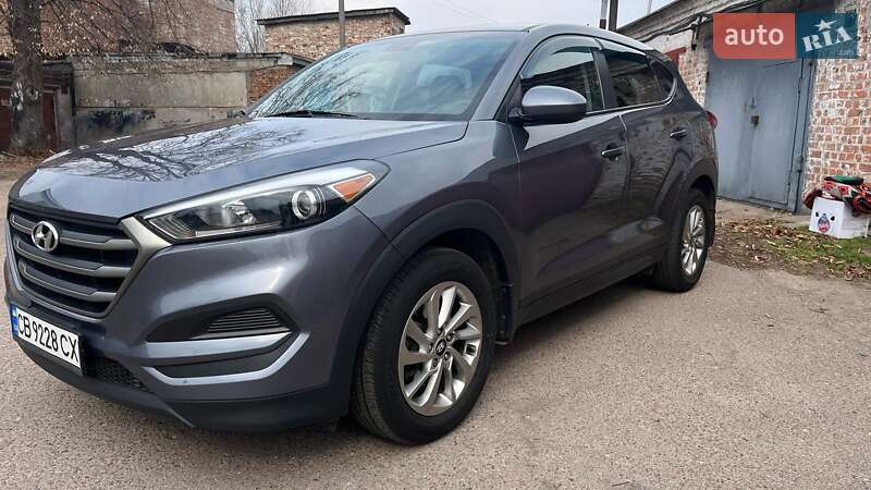 Внедорожник / Кроссовер Hyundai Tucson 2015 в 