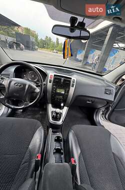 Внедорожник / Кроссовер Hyundai Tucson 2011 в 