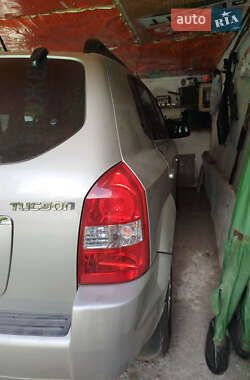 Внедорожник / Кроссовер Hyundai Tucson 2005 в 