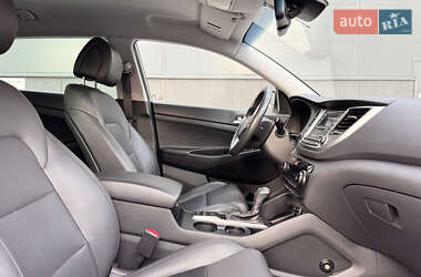 Внедорожник / Кроссовер Hyundai Tucson 2017 в 