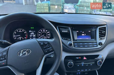 Внедорожник / Кроссовер Hyundai Tucson 2015 в 