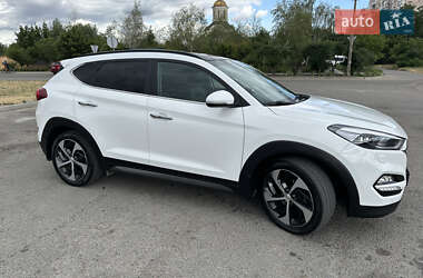 Внедорожник / Кроссовер Hyundai Tucson 2016 в 