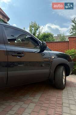 Внедорожник / Кроссовер Hyundai Tucson 2009 в 