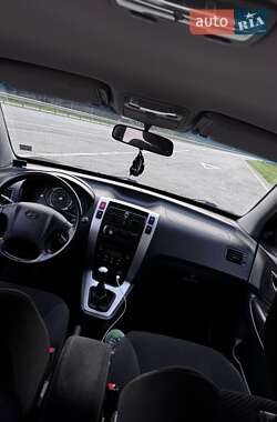 Внедорожник / Кроссовер Hyundai Tucson 2006 в 