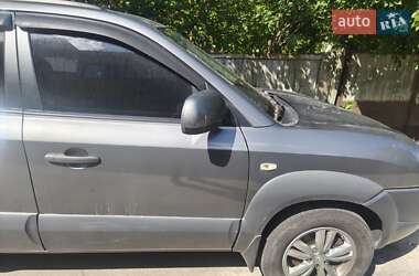 Внедорожник / Кроссовер Hyundai Tucson 2011 в 