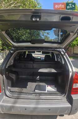 Внедорожник / Кроссовер Hyundai Tucson 2011 в 