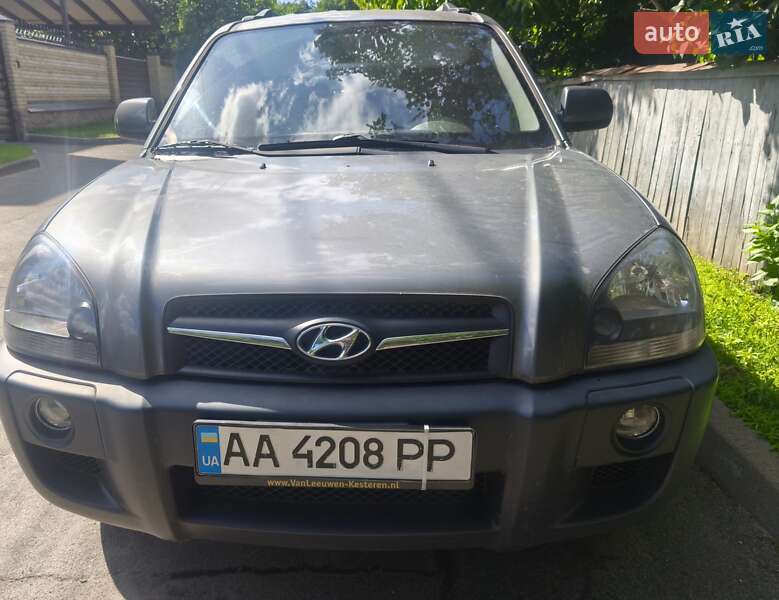 Внедорожник / Кроссовер Hyundai Tucson 2011 в 