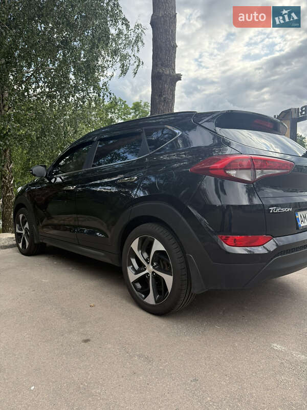 Позашляховик / Кросовер Hyundai Tucson 2016 в Києві