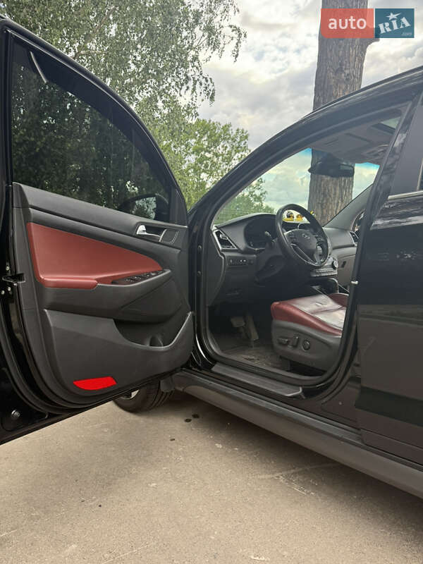 Позашляховик / Кросовер Hyundai Tucson 2016 в Києві