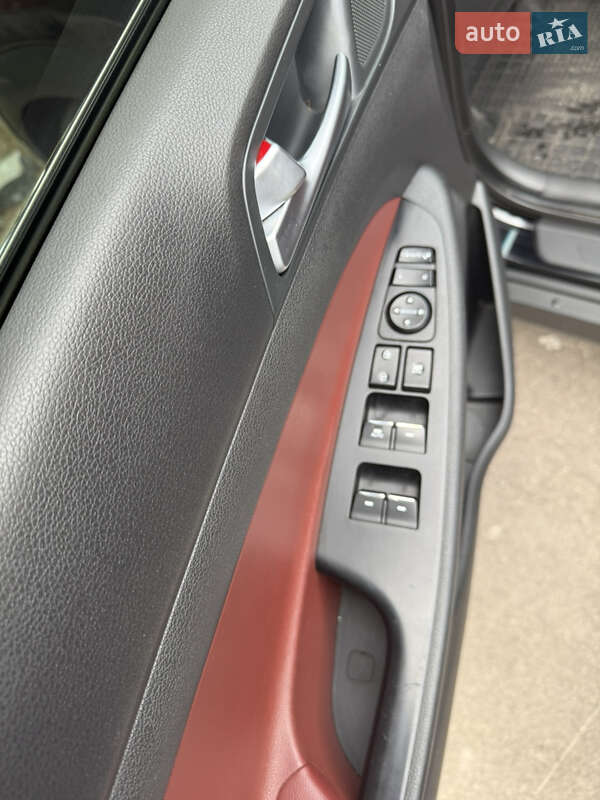 Позашляховик / Кросовер Hyundai Tucson 2016 в Києві