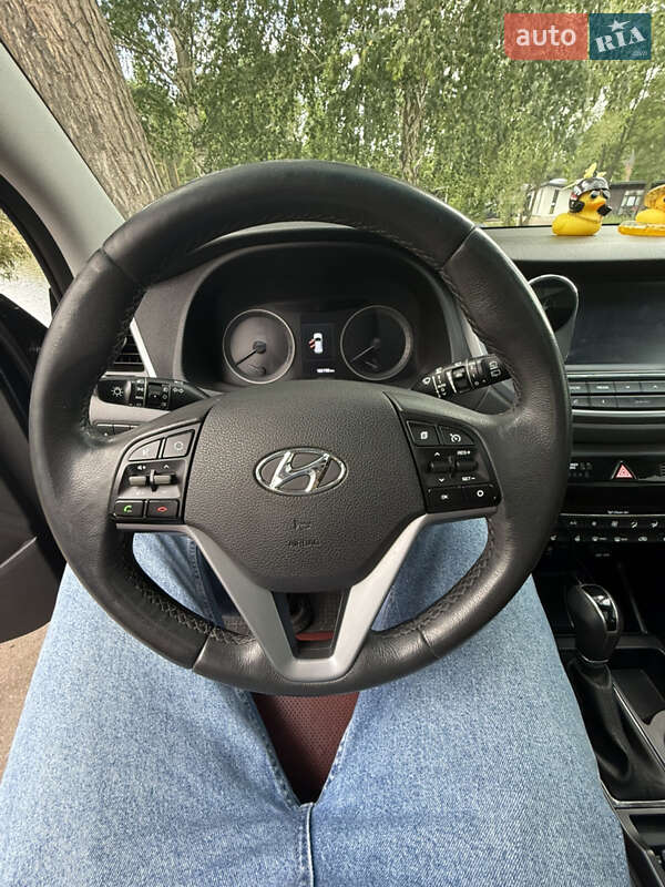 Позашляховик / Кросовер Hyundai Tucson 2016 в Києві
