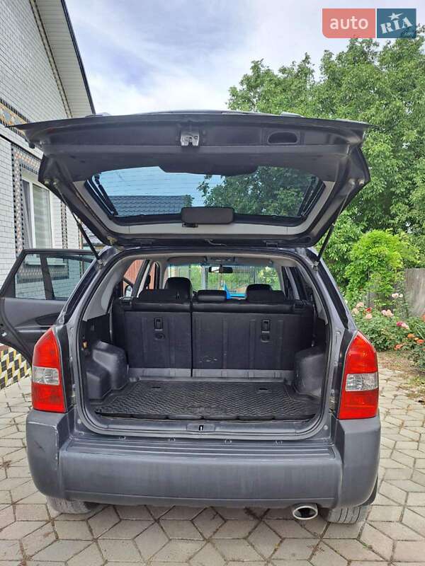 Позашляховик / Кросовер Hyundai Tucson 2011 в Чернівцях