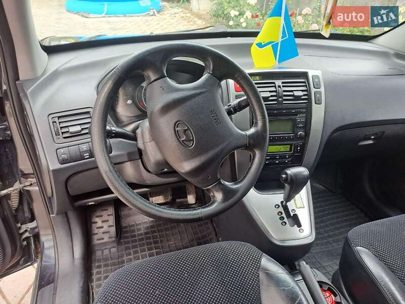 Позашляховик / Кросовер Hyundai Tucson 2011 в Чернівцях