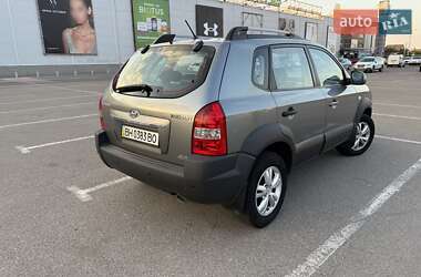 Внедорожник / Кроссовер Hyundai Tucson 2011 в 