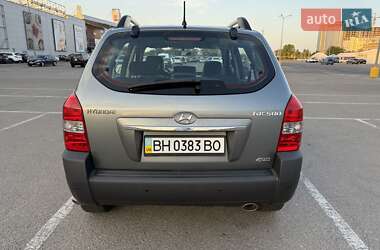 Внедорожник / Кроссовер Hyundai Tucson 2011 в 