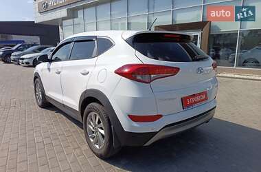 Внедорожник / Кроссовер Hyundai Tucson 2015 в 