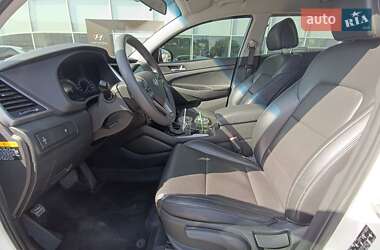 Внедорожник / Кроссовер Hyundai Tucson 2015 в 