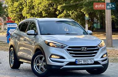 Внедорожник / Кроссовер Hyundai Tucson 2016 в 