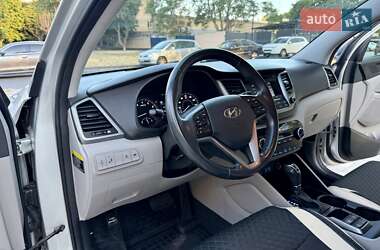 Внедорожник / Кроссовер Hyundai Tucson 2016 в 