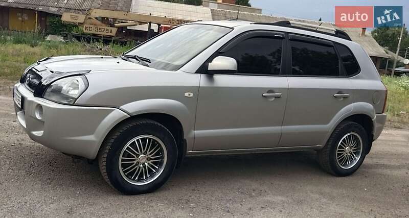 Внедорожник / Кроссовер Hyundai Tucson 2005 в Ромнах