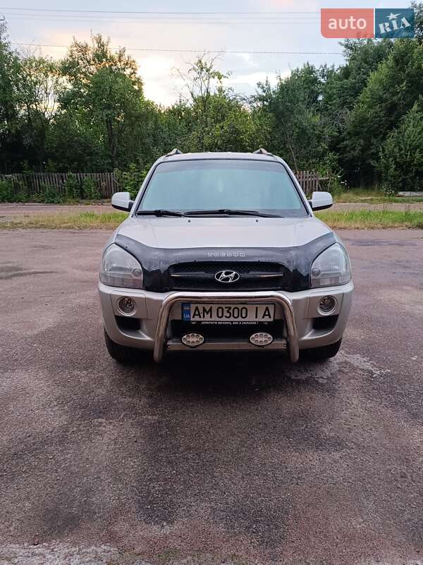 Внедорожник / Кроссовер Hyundai Tucson 2006 в 