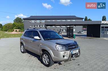 Внедорожник / Кроссовер Hyundai Tucson 2006 в 