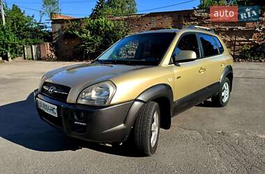 Внедорожник / Кроссовер Hyundai Tucson 2004 в 