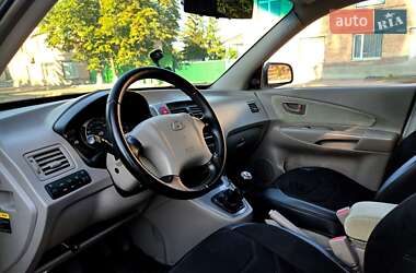 Внедорожник / Кроссовер Hyundai Tucson 2004 в 