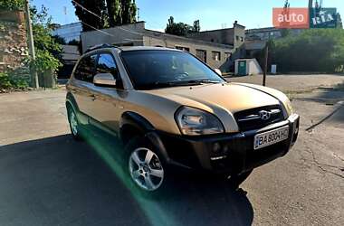 Внедорожник / Кроссовер Hyundai Tucson 2004 в 