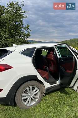 Внедорожник / Кроссовер Hyundai Tucson 2016 в Сваляве