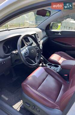 Внедорожник / Кроссовер Hyundai Tucson 2016 в Сваляве