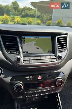 Внедорожник / Кроссовер Hyundai Tucson 2016 в Сваляве