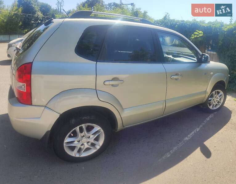 Позашляховик / Кросовер Hyundai Tucson 2006 в Ужгороді фото 11 Позашляховик / Кросовер Hyundai Tucson 2006 в Ужгороді