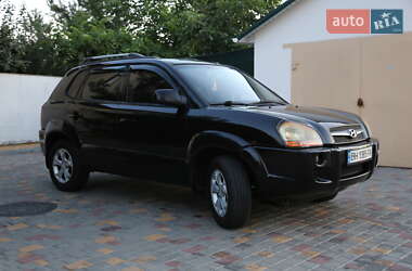 Внедорожник / Кроссовер Hyundai Tucson 2009 в 