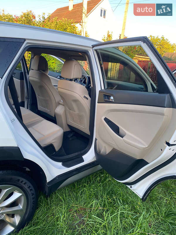 Позашляховик / Кросовер Hyundai Tucson 2016 в Києві