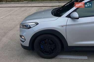 Внедорожник / Кроссовер Hyundai Tucson 2016 в 
