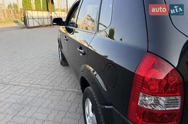 Внедорожник / Кроссовер Hyundai Tucson 2009 в 