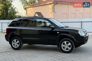 Внедорожник / Кроссовер Hyundai Tucson 2009 в 