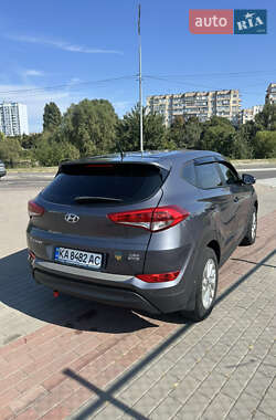 Позашляховик / Кросовер Hyundai Tucson 2016 в  фото 6 Позашляховик / Кросовер Hyundai Tucson 2016 в