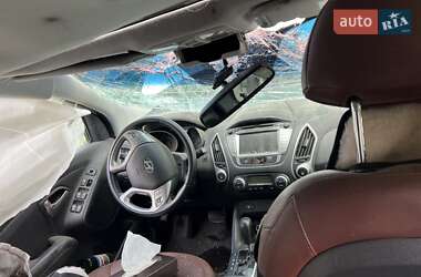 Внедорожник / Кроссовер Hyundai Tucson 2011 в 