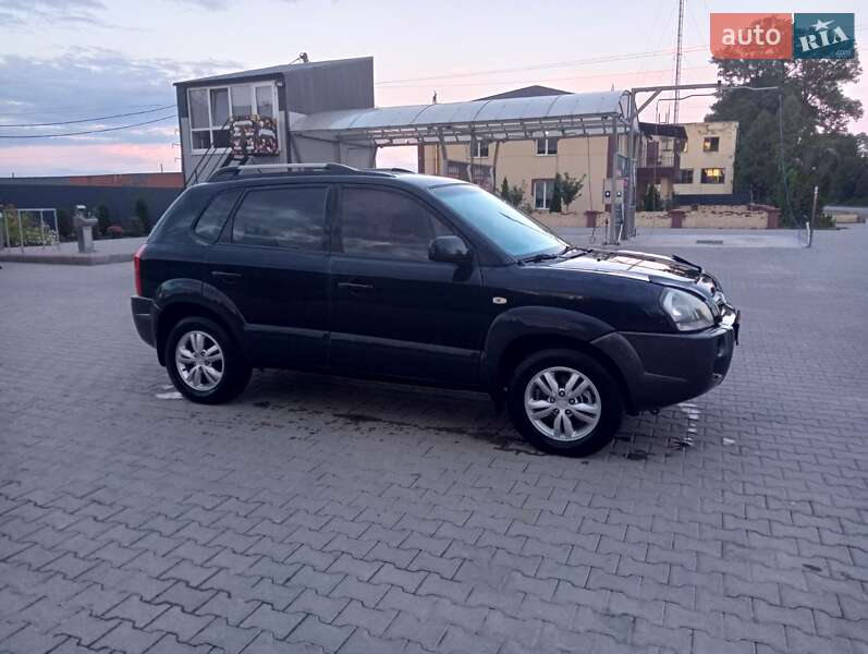 Позашляховик / Кросовер Hyundai Tucson 2011 в Антонінах