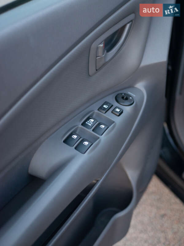Позашляховик / Кросовер Hyundai Tucson 2006 в Хоролі фото 13 Позашляховик / Кросовер Hyundai Tucson 2006 в Хоролі