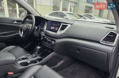 Внедорожник / Кроссовер Hyundai Tucson 2016 в 