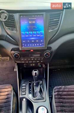Внедорожник / Кроссовер Hyundai Tucson 2016 в 