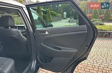 Внедорожник / Кроссовер Hyundai Tucson 2015 в 