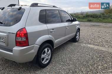 Внедорожник / Кроссовер Hyundai Tucson 2006 в  фото 3 Внедорожник / Кроссовер Hyundai Tucson 2006 в