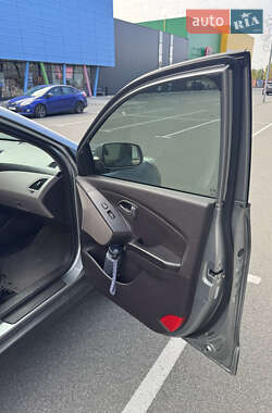 Внедорожник / Кроссовер Hyundai Tucson 2014 в 